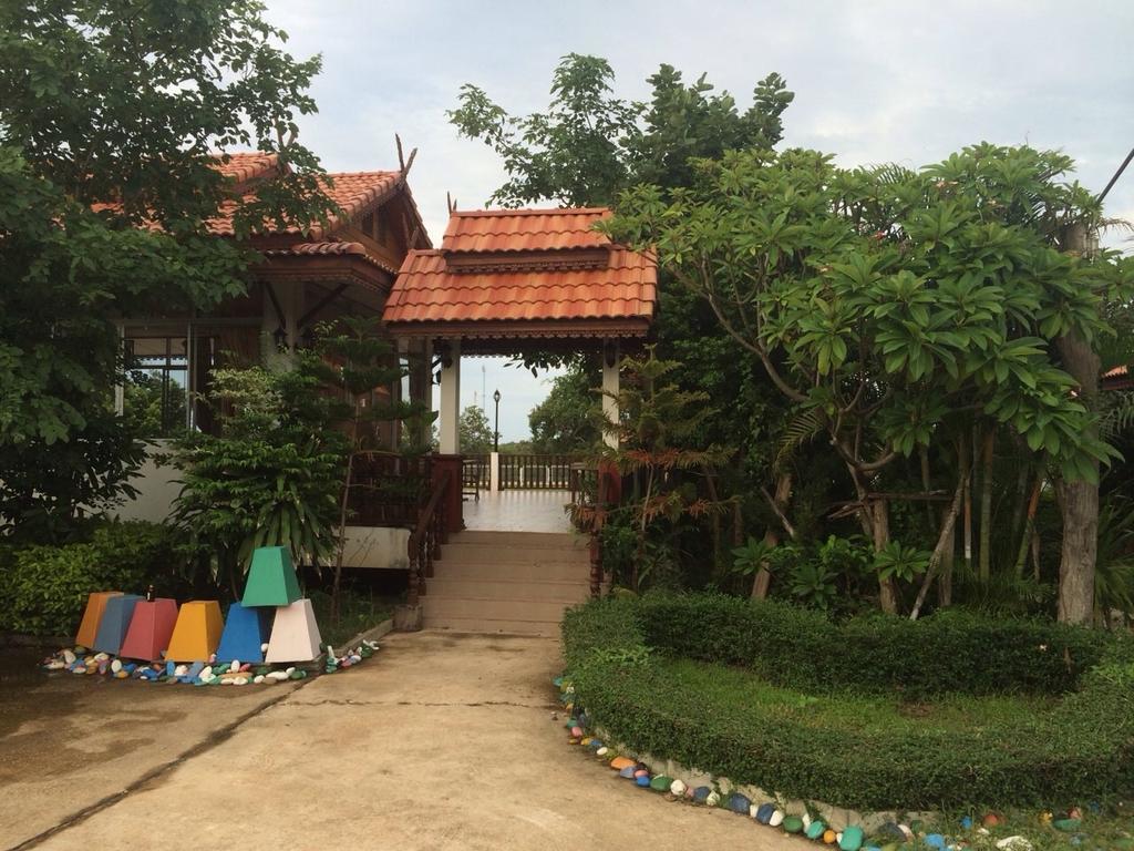 Plaifah Resort Ubon Song Khon Buitenkant foto